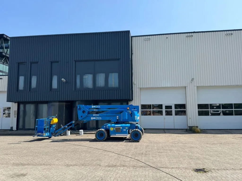 Gevel-renovatie-damwand-coaten-spuiten-Property-Restyle-Group-voor-Base-Investments-tijdens-werkzaamheden-05